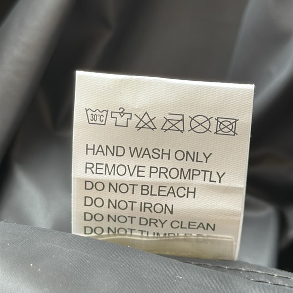 Baleaf lightweight black nylon rain jacket, size XL - Picture 9 of 10